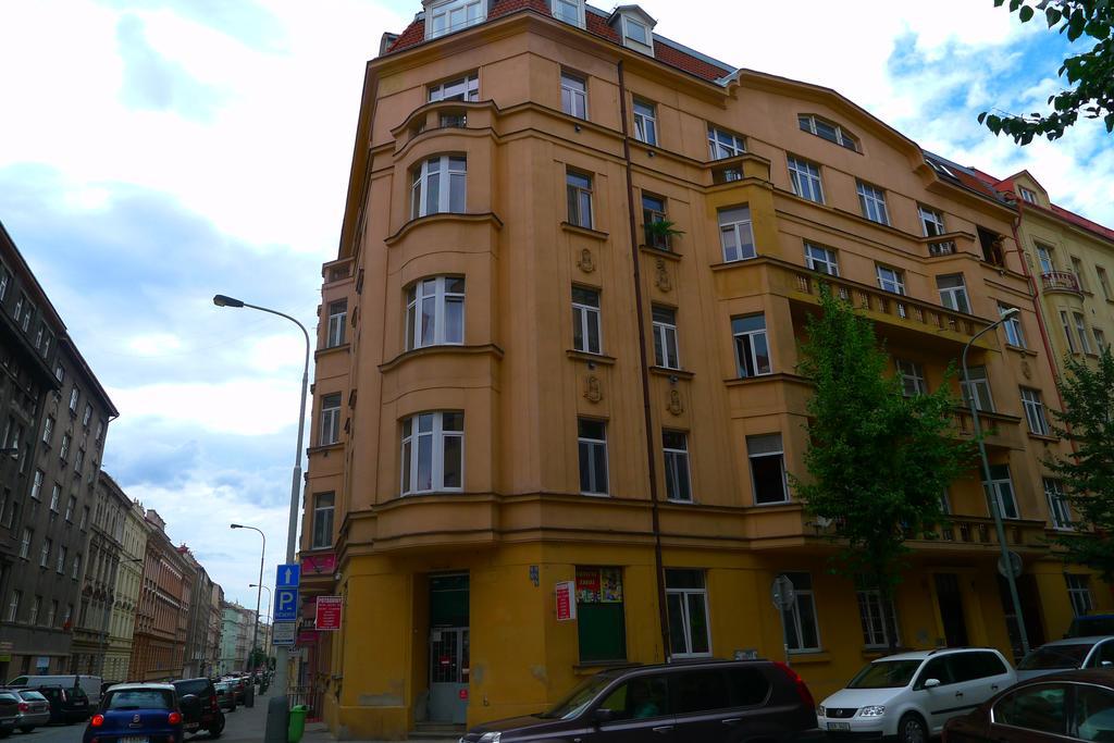 Cozy Modest Room For 2 Or 3 Persons Prague Exterior photo